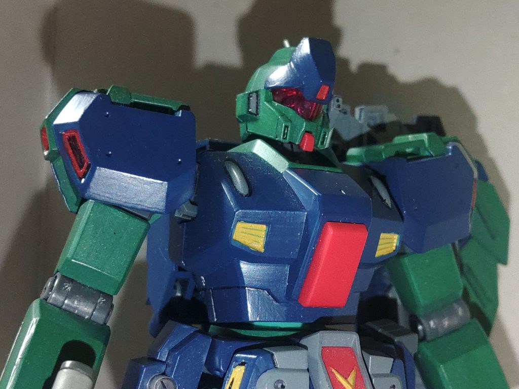 赤い目と濃い目でコントラストの強い塗装のお陰で通常塗装の5割増しくらい威圧的な雰囲気になったと思います。MPの使用する機体ですし。