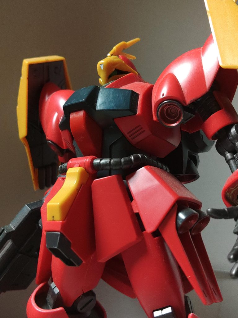 ちなみにシャアはシャアで、連邦高官の懐柔やアクシズの取得など買収工作で金を使い果たしたらしく…