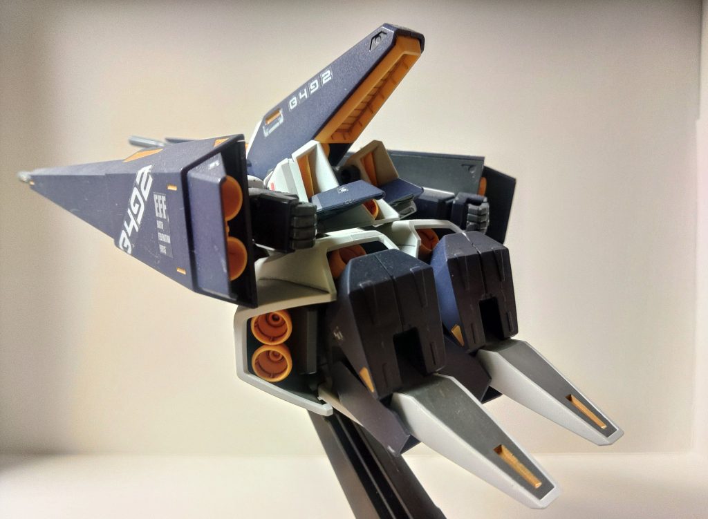 連邦空軍の貴重な防空能力を持つ機体としてデブリや隕石の撃墜、不審宇宙船のインターセプトとしてグリプス戦役以後も陰で活躍し続けたであろうギャプラン。ギャプラン以後同様コンセプトのMSが存在しないのでMig31みたく長く使われ続けたのだろう、という事でその近代化改修、後期生産型という位置付けです。