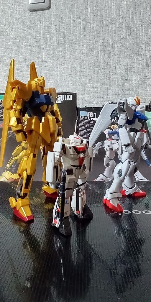 Ｆ91は、モノトーンにしたいな〜。スミ入れを蛍光色にして、リサーキュレーションタイプを目指そうかな。百式は、エッジを出して鏡面仕上げのゴールドにしたい………って、夢のような妄想が膨らみます………。