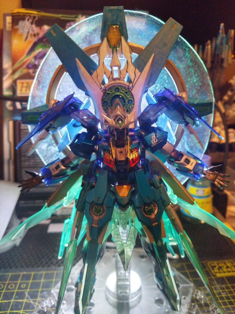 100均の風船に100均のレジンを塗布して硬化させた試作GNフィールドエフェクト。真円は難易度高いなぁ･･･。