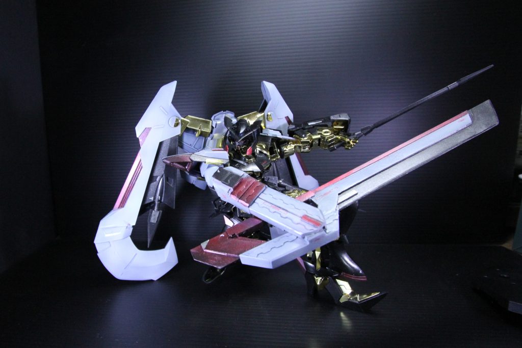 剣がデカいせいで撮影がし辛いです　>⁠.⁠<