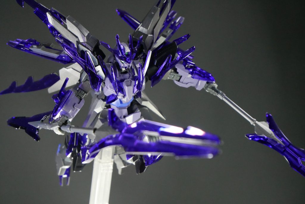 最後まで観てくださった方、ありがとうございます。月光蝶のホログラムの撮影も難しかったですけど、クリアパーツも暗いところでの撮影はとても難しい。クリアパーツの本来の色の良さがあまりうまく表現できない(´;ω;｀)。撮影者が未熟なのでしょうがないか。可動範囲に制限がありますが、とても綺麗なキットです。