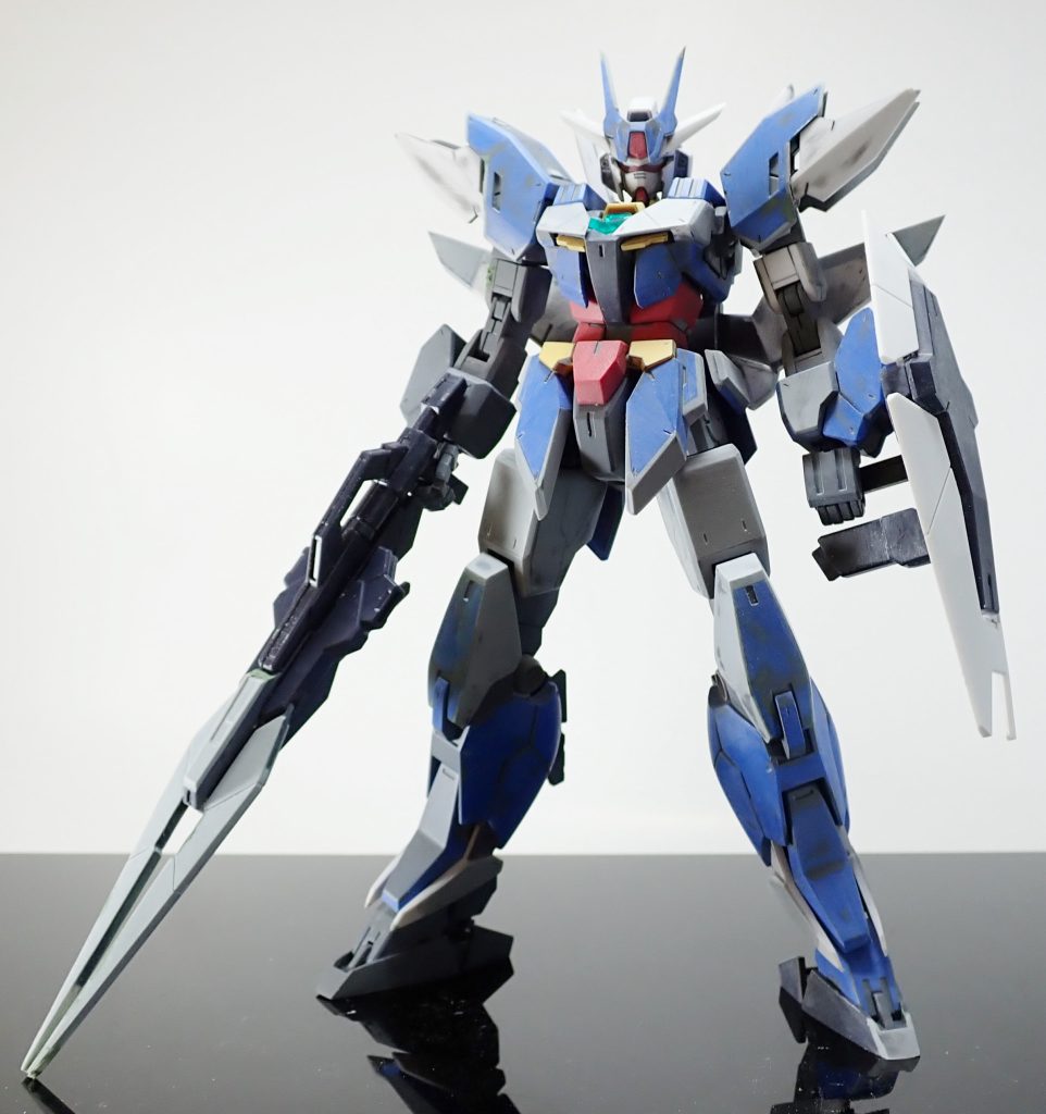 サフ前・脚部:太腿、ヒザはプラ板で囲いボリュームアップ。つま先は先端で1㎜延長。・バックパック:ウイングはプラ板で大きめ&シャープに形状変更。・武装類:ライフルはバレル部をプラ板で大型化。