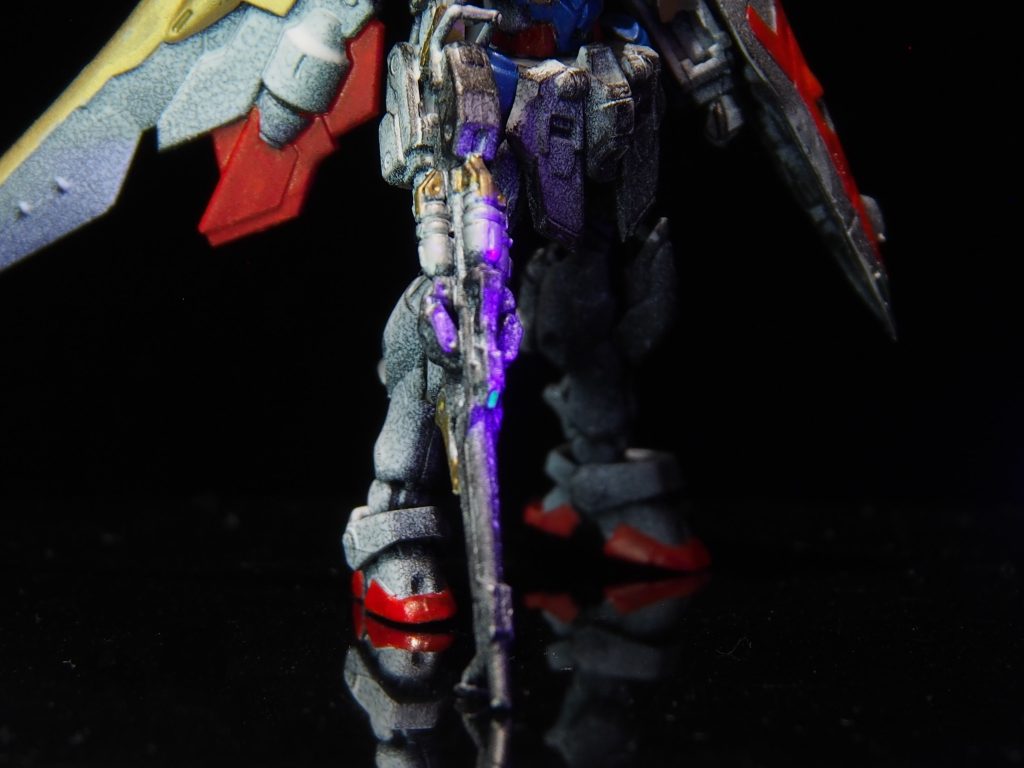 バスターライフルのセンサー部分も光ります。