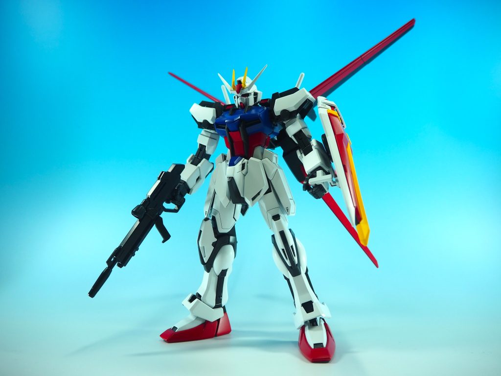 フロント旧版のMGのエールストライクはアレンジが控えめで劇中のイメージに近い形で立体化しているキットなので、今回はディテールを盛らず、特徴を活かす形で仕上げました