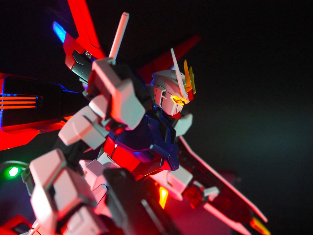 側面アップちなみに製作動画では尺の関係で触れてませんが、シールドのグリップはブロック式の接続方式だったので、原作通りに可動式に改造してます