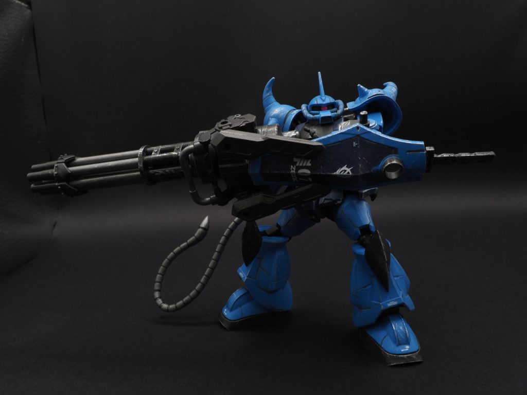 初のドライブラシ（アクリジョンシルバー）で、少々やり過ぎましたが、かっこよく汚せたと思っています。最後に水性プレミアムトップコート（つや消し）で仕上げました。