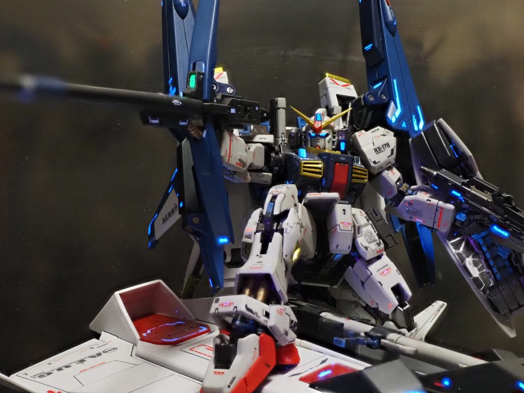 右手にロングライフル、左手にビームライフルで空中からMk-Ⅱ無双なイメージで。