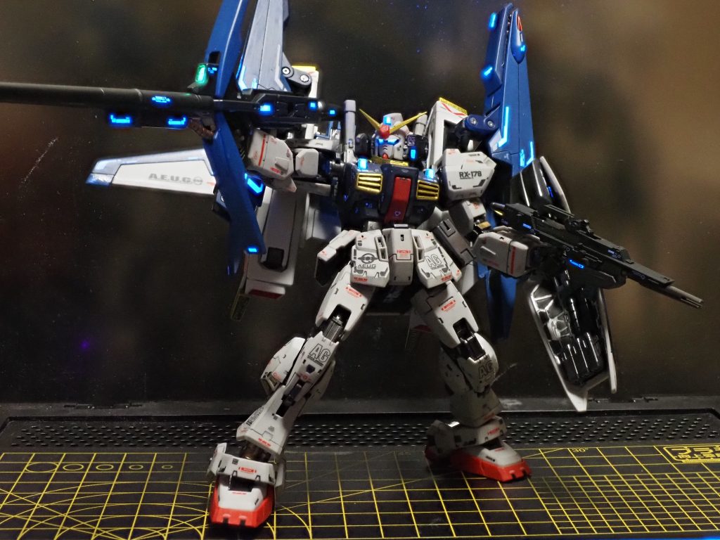 Gディフェンサーと合体させました。相変わらずポージングや画角やらビミョーですが···