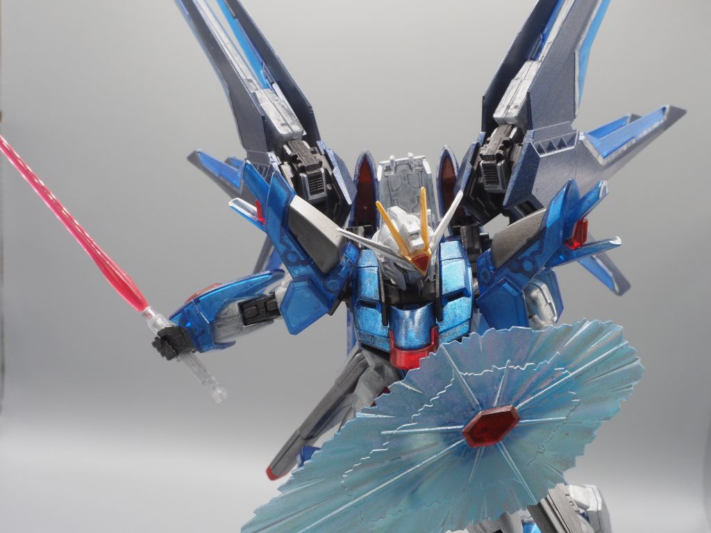 ビームシールドにもガンダムマーカーEX 月光蝶 ホロシルバーを塗っています。ビームっぽい勢いがでた気がします。