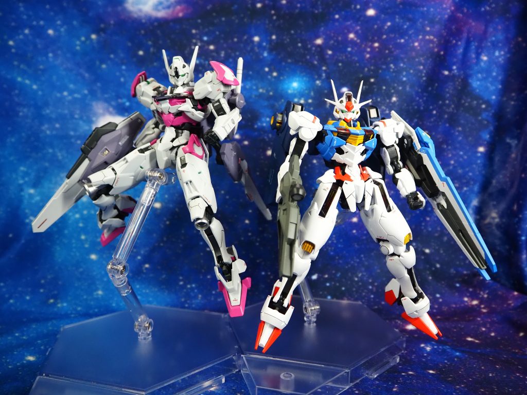 HGエアリアル+フライトユニット装備と並べてみる。あちこちしっかり変わっている…やっぱエアリアルはあしふといな!