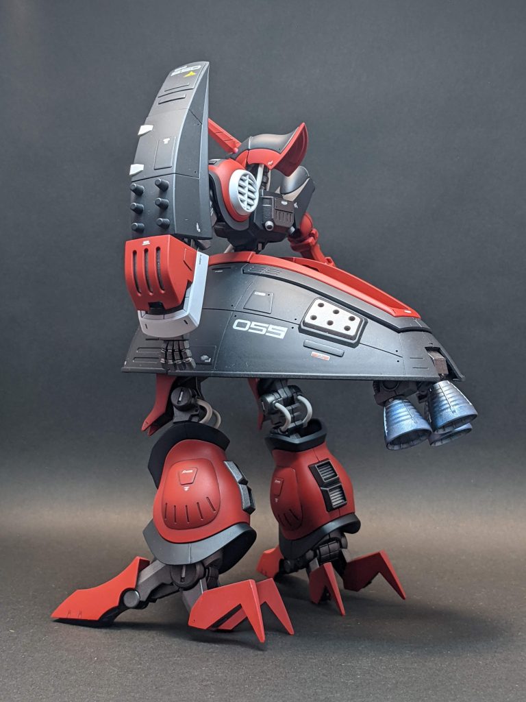 お尻のバーニアにはタミヤのウェザリングマスター擦り付けてますが今見るとやりすぎですね😅