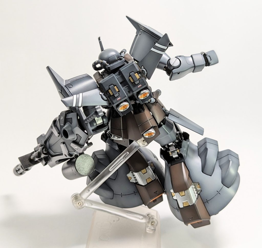 曲面が広いMSにはセミグロスが似合う気がする。それにしても飛べなさそうな脚ですね。