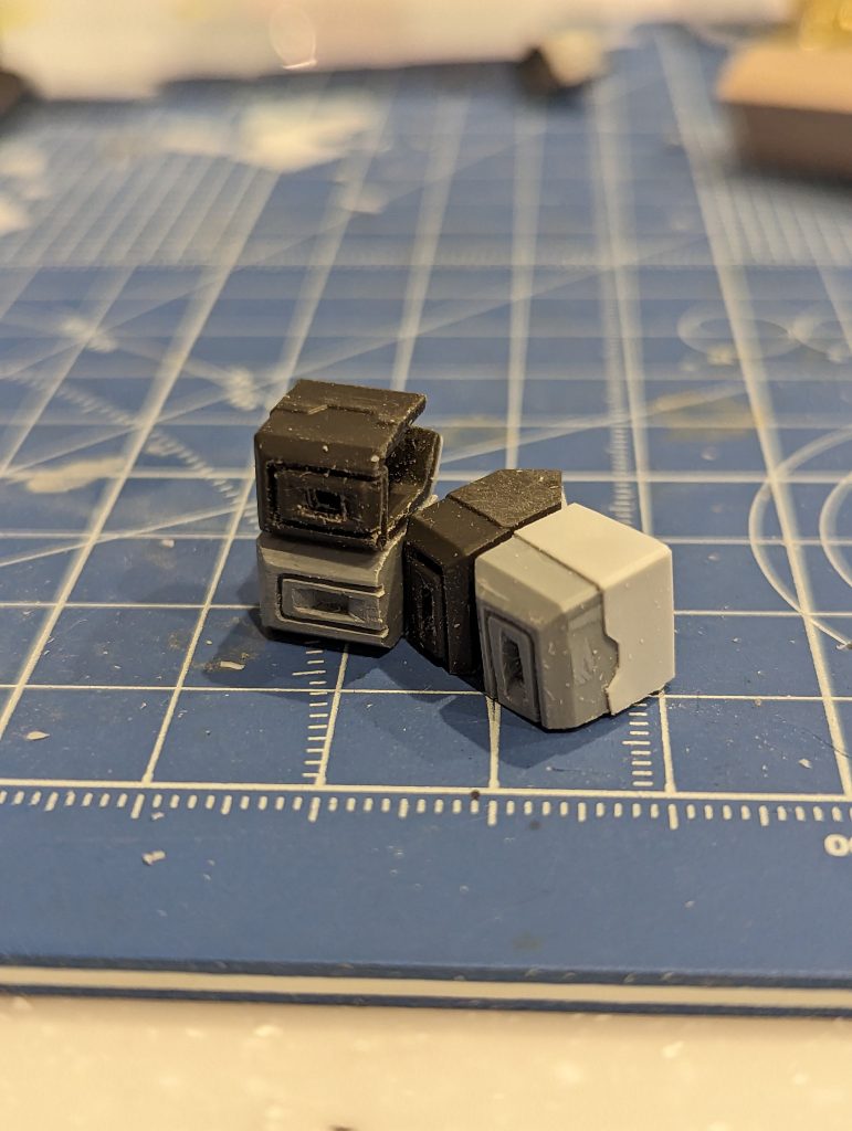 バックパックの四角いバーニア追加分は全部プラ版です。