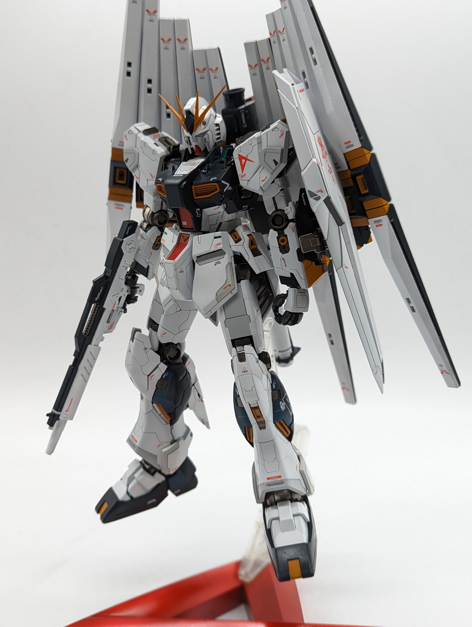 MG νガンダムverKaダブルフィンファンネル全塗装改修｜kenshira0123 