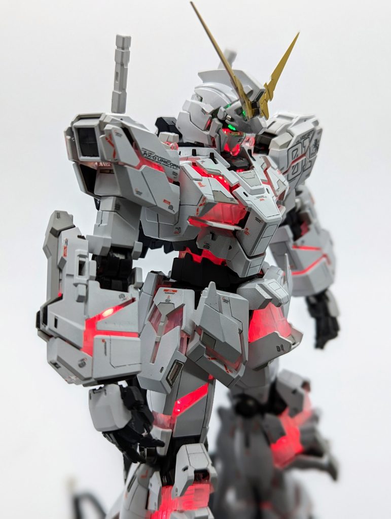 MGEXユニコーンガンダム改修塗装完成品–2枚目/制作者：kenshira0123