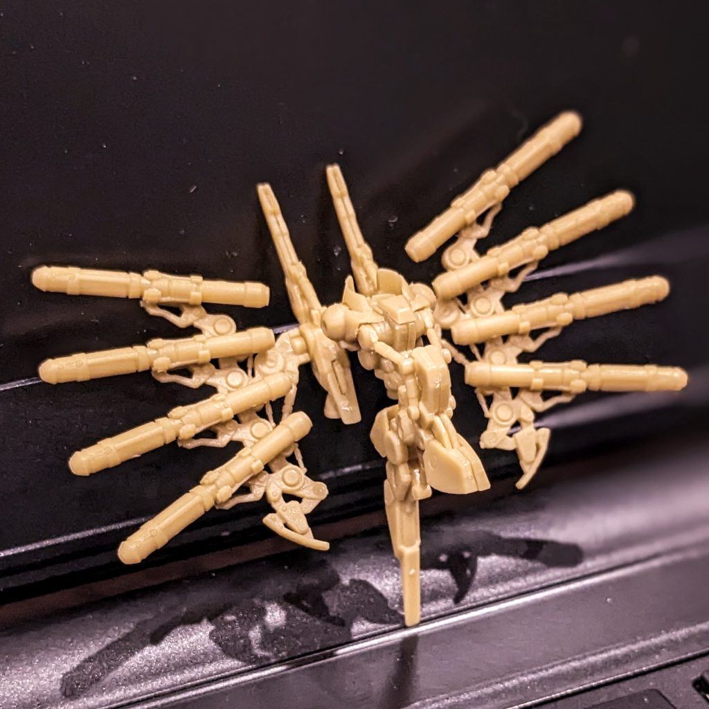 年末にこの状態で力尽きてからが長かったーアーティファクト特有のディティールに加えてこのシルエット…MSにはとても見えない(笑)