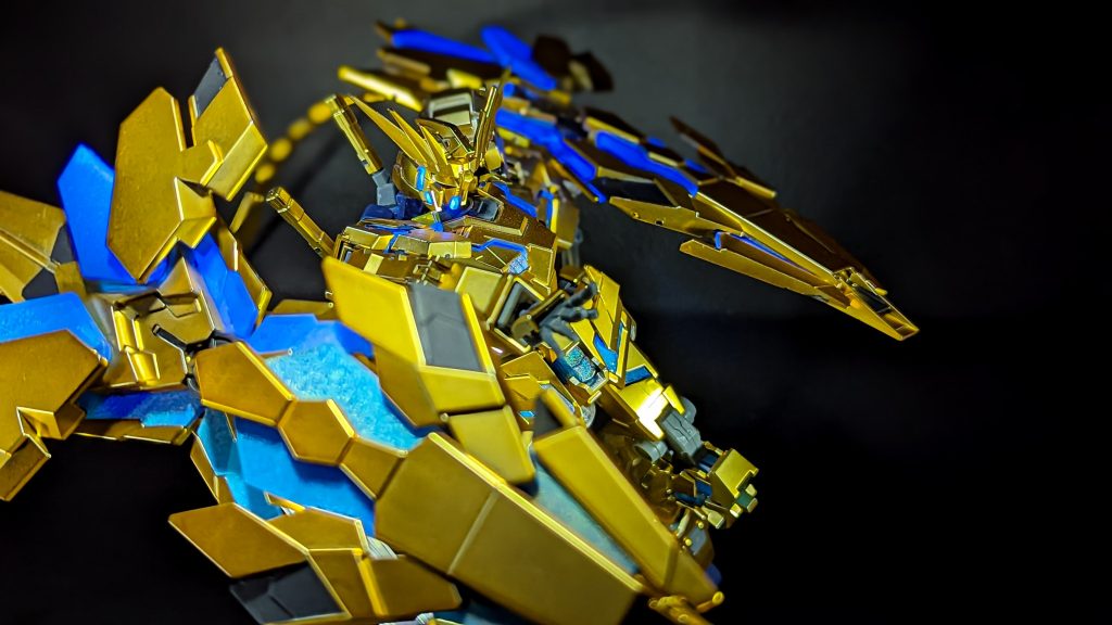 ゴールドのパーツは全体にスムースクリアを吹いて少し上品な輝きに調整すると共に、指紋をつきにくくしています。