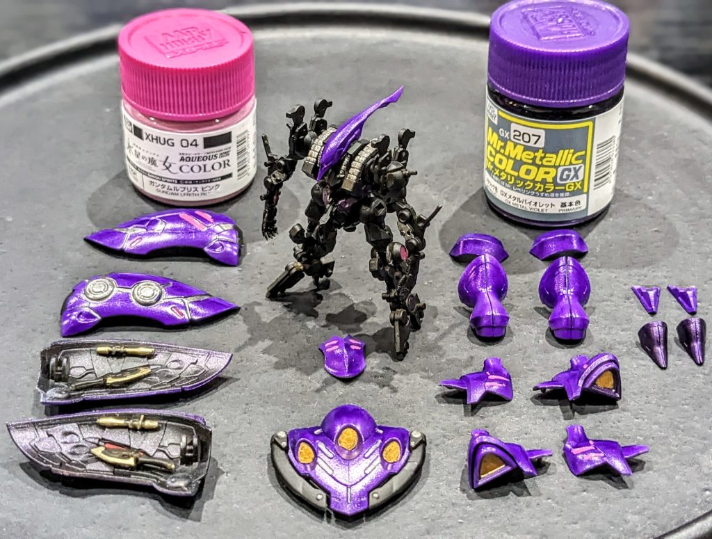 メインカラーはMr.メタリックカラーDXメタルバイオレットをエアブラシで。差し色は水性ホビーカラーガンダムルブリスピンクを筆塗り。どちらも発色良くて良かった✨