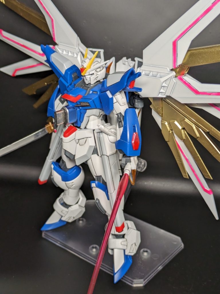 腹部ビーム砲。ちょっと出過ぎたかな。ローエングリンに見えなくもない。