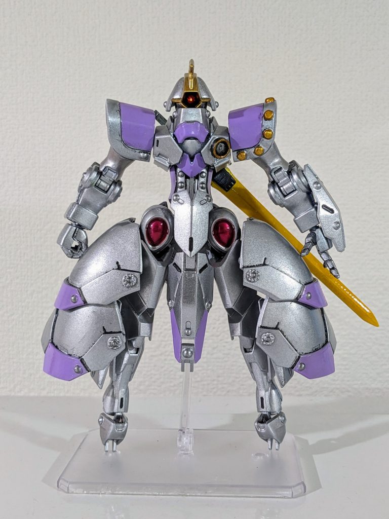 ミカエリスにドムの装甲を被せるように制作しました。元キットまんまの部分も多いですが、塗装とリベット(ラインストーンシール)で誤魔化しています。