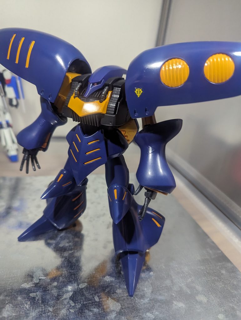 もともとグロス成形とかでテカっているのでそれを生かしたくて薄めにＧＸクリアバイオレットを吹いてみました…がちょっとミスってパーツによっては濃くなっちゃいましたね（笑）