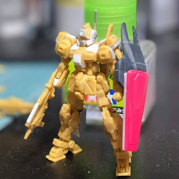 アーティファクトネモのビームライフルを作りました！なるべくアーティファクト産のパーツを使って作ってみましたが、まあまあの雰囲気は出たかな🤔ネモディフェンサーにするとやっぱりシールドは取らないといけませんね😅（1枚目）