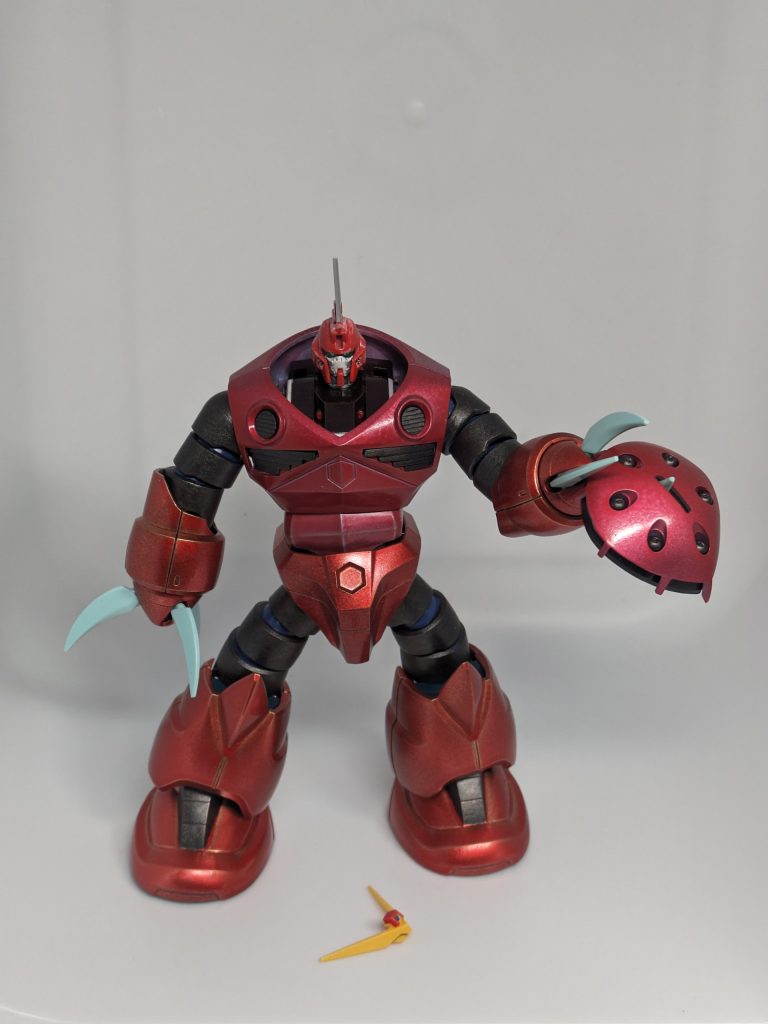 まず、アンテナを何とかしないと頭が閉まらない…。折りたたむギミックを考えねば…。アイデア募集中。