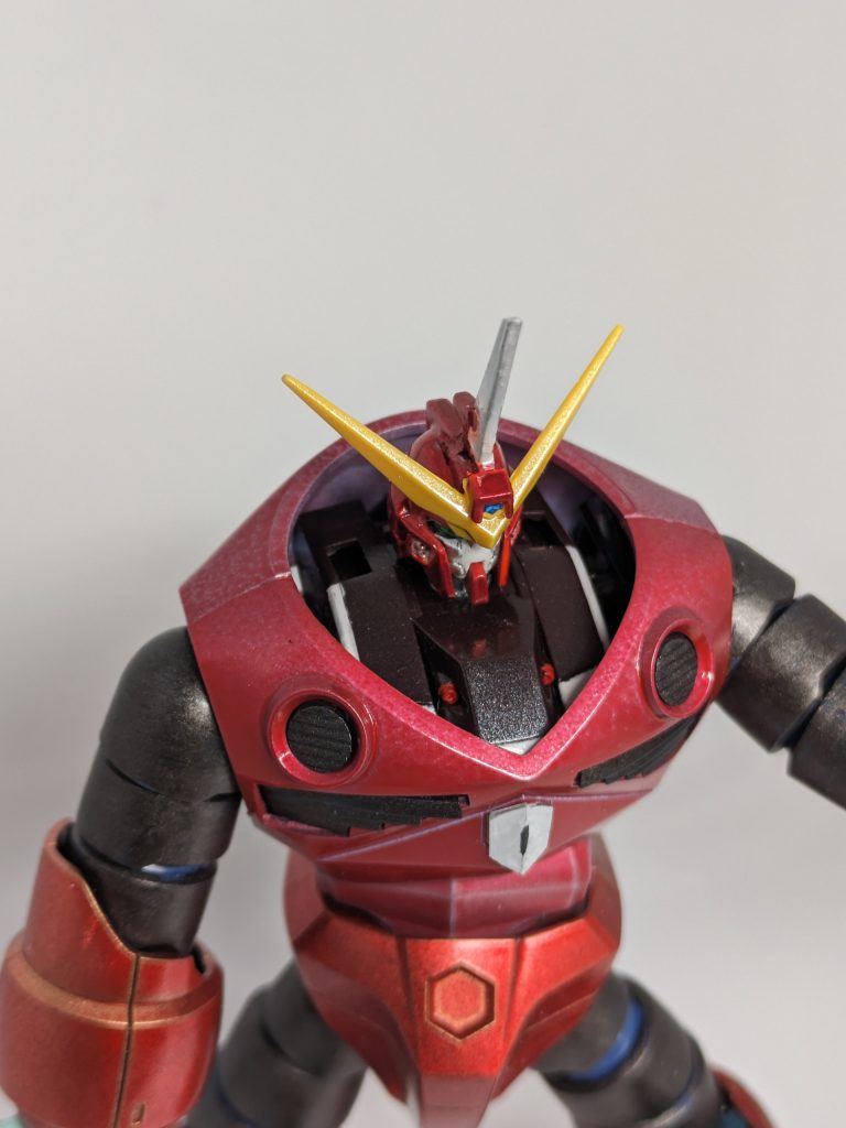 取り敢えず、ジャスティスの胴体だけは入るように何とか中身くり抜いた。これでもかなりギチギチ。五体全て格納するとなるとなかなかに大変そう。バンダイさん頑張って下さい!