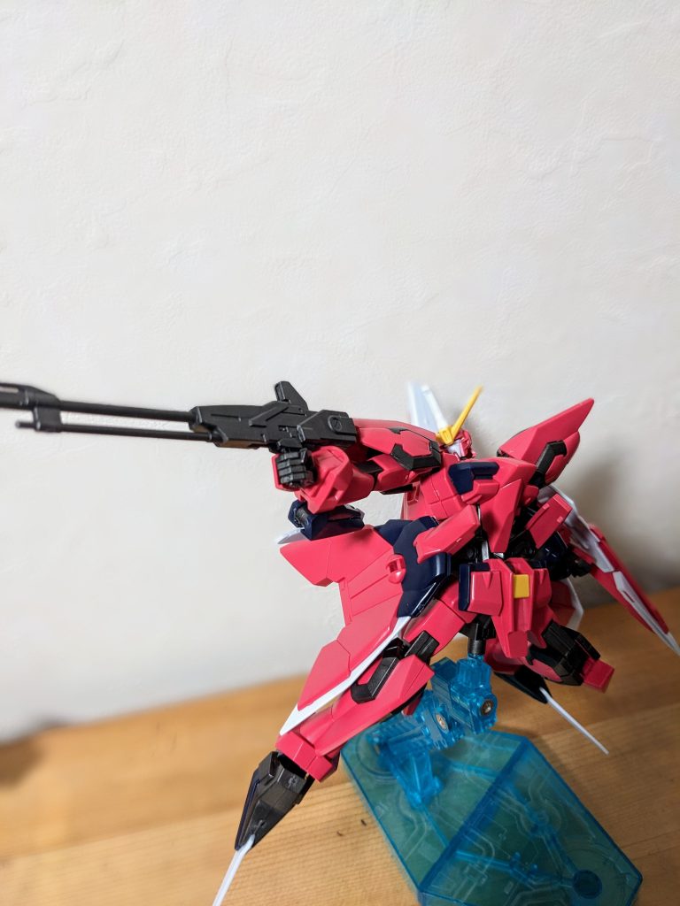 軽くポーズをつけてみましたが、動かせない胴体をうまく誤魔化せばそれっぽく見えると思いますね最後まで見ていただきありがとうございました