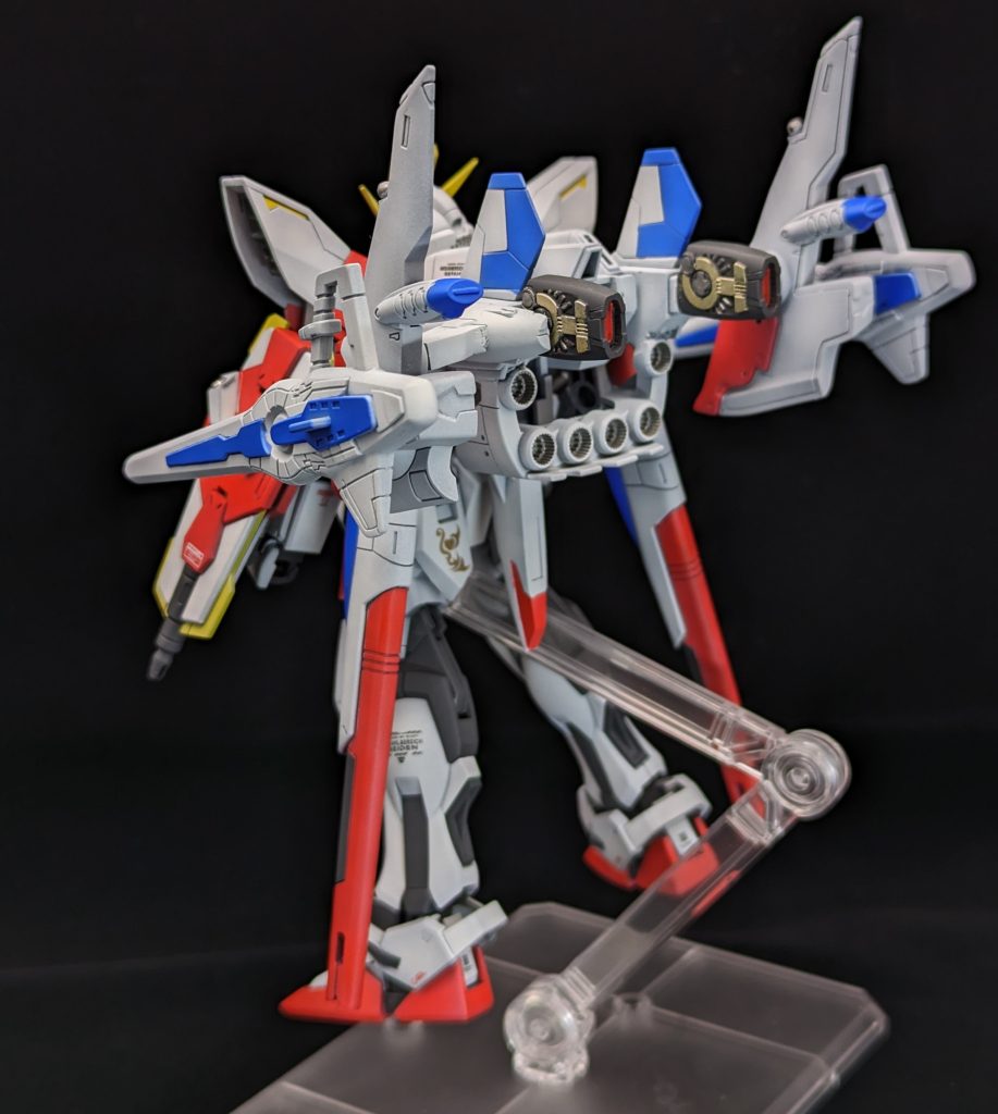 ローエングリンを上手く組み込めなかったので、バックパックに付けてみました。危ないので、背後に立たないようにしてください。