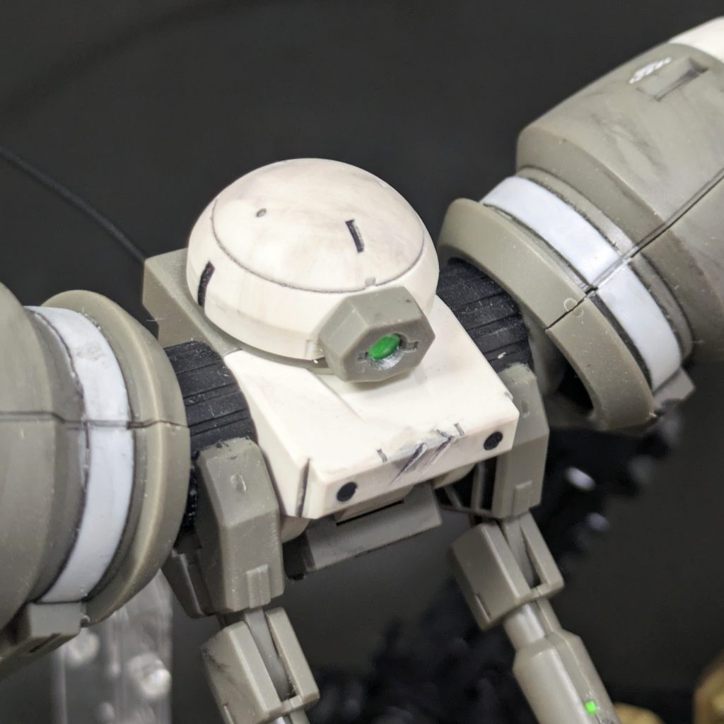 ちなみにデミバーディング本体のメインカメラは蛍光ライトに反応します。「色付きクリアパーツはたまに蛍光ライトに反応する」ガンプラあるあるです。それならバオリパックも光らんとおかしいだろうということでランナーを円柱に切り出しました。立体感出るわ光るわでお気に入りです。 閲覧ありがとうございました。まだ写真待ちが8機近くおるので、まずは水星系…一段落したら他のシリーズも順々に出せたらなぁと思ってます。また機会があればよろしくお願いします。