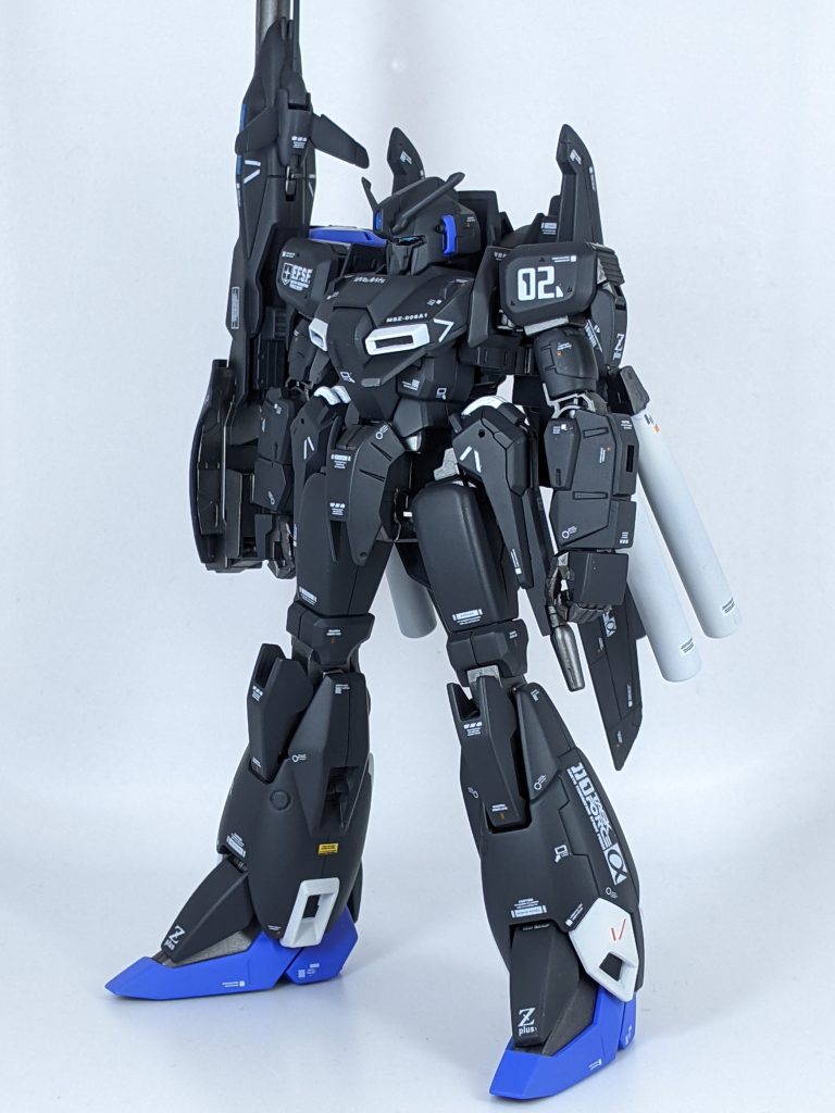 実はこのカラーリング、息子がゲームのバト◯ペで使用しているゼータプラスのカラーだったらしく、指摘されるもお父さんは露知らず。