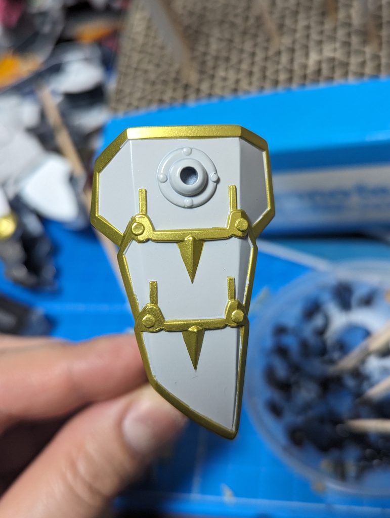 塗装は割とサボったので唯一のマスキングしたパーツです。