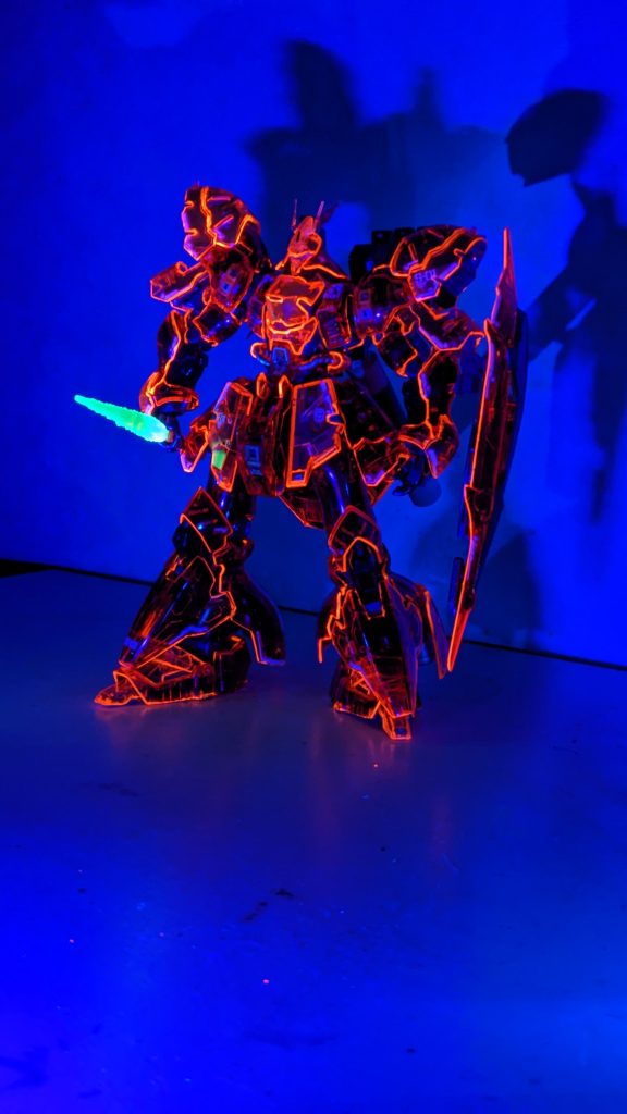 ブラックライトを照らすと…✌️