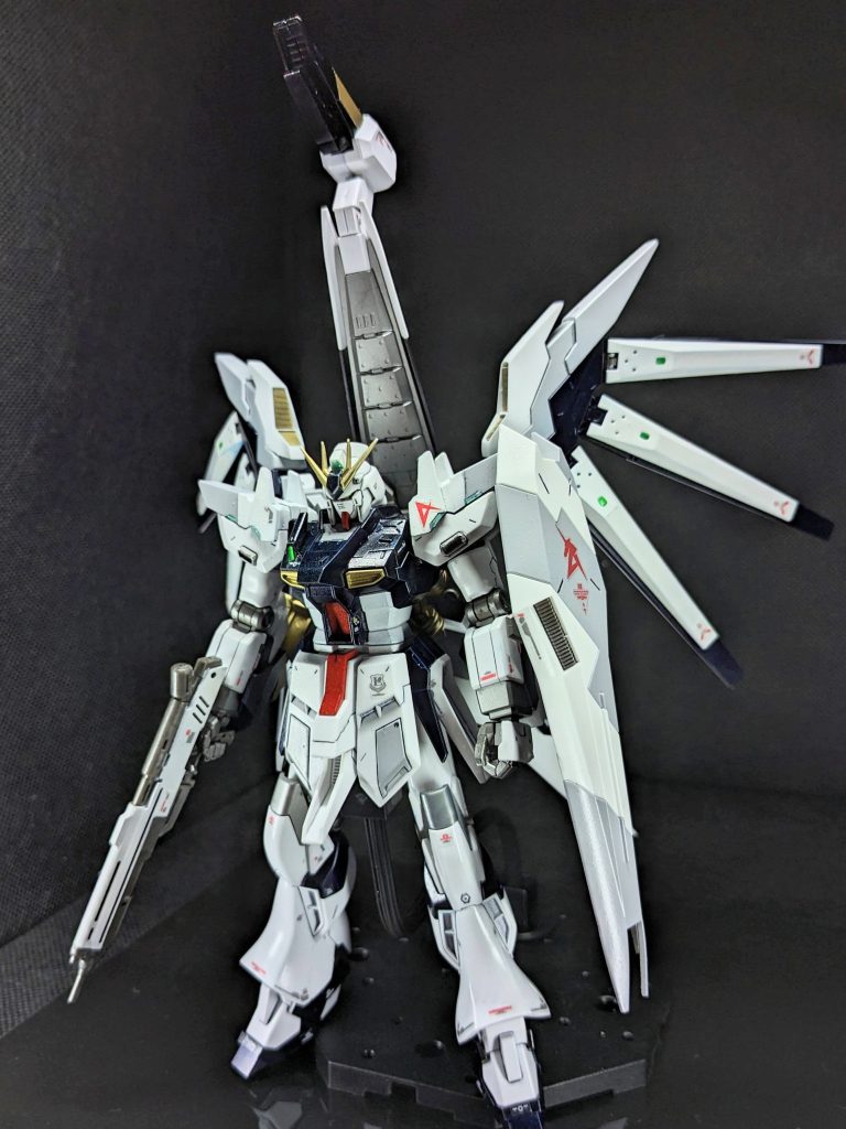 普通に立っているポーズ。デカすぎて枠内に収めるのが大変でした