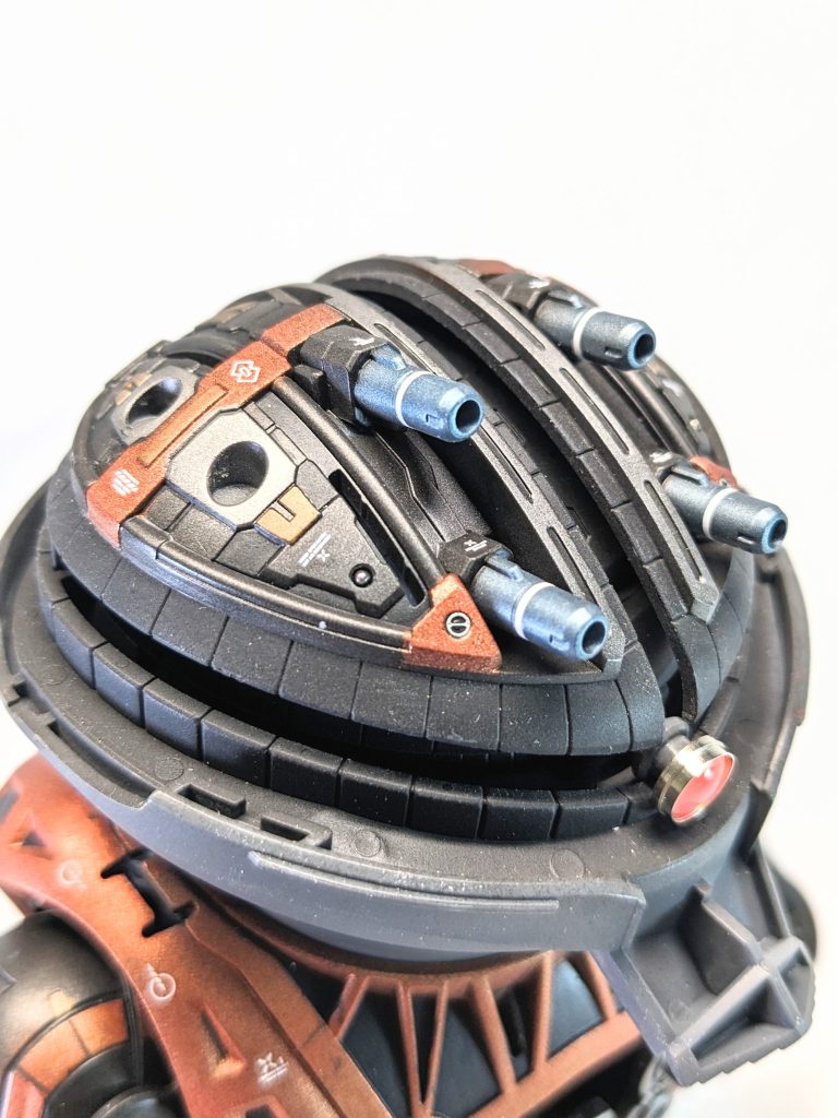 頭部のディテールも緻密なモデルです。