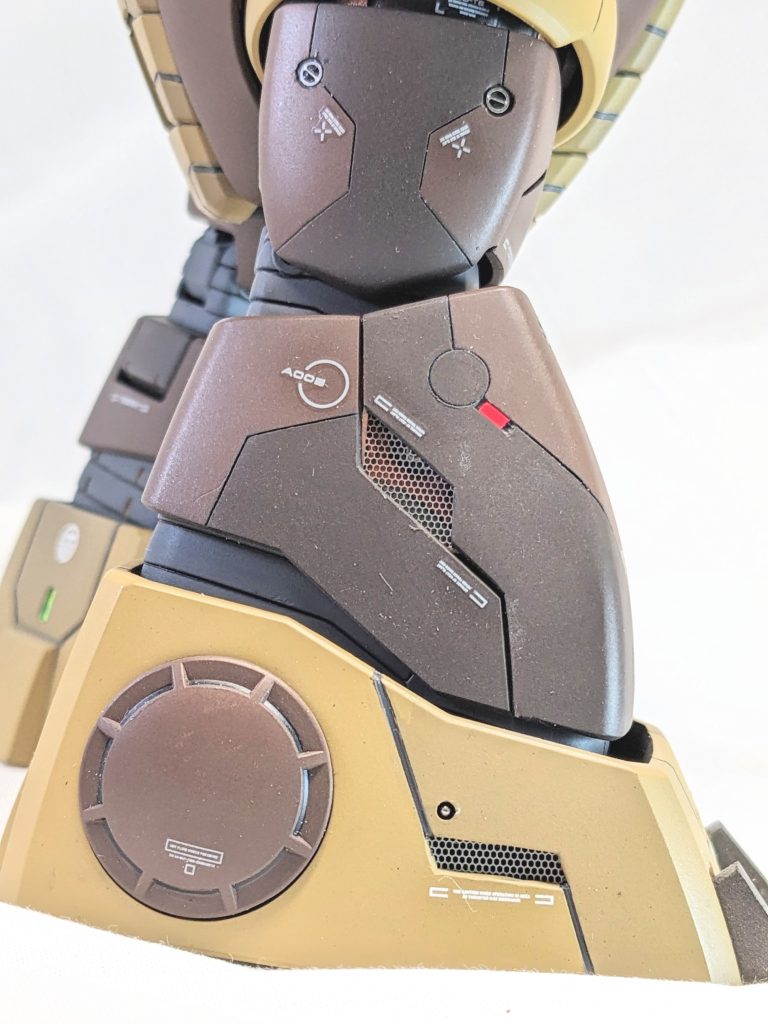 メッシュパーツも使用。