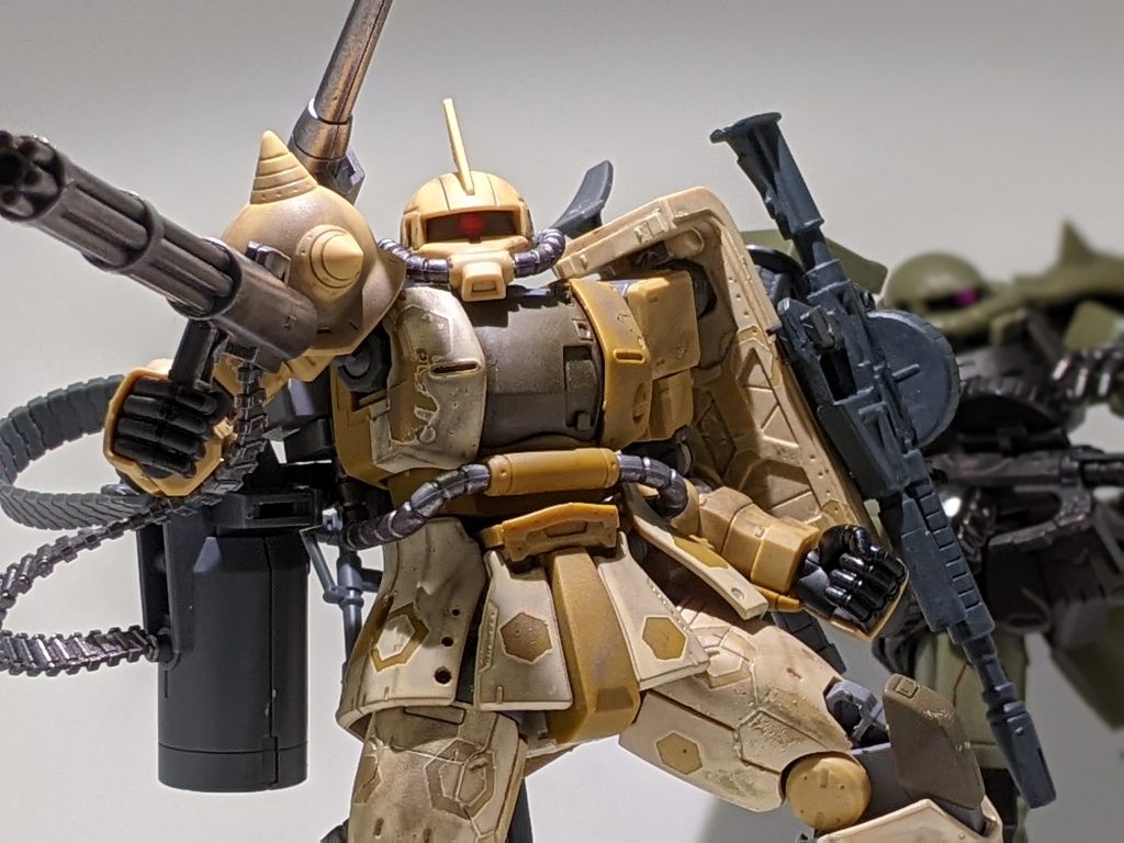 制圧部隊長機体として調整された本機は、シールドに2タイプのザクマシンガンを装備し、自機または僚機に持たせる支援タイプの機体に仕上げてます。ハンドタイプのバルカン砲で突破口を開きに出ます。