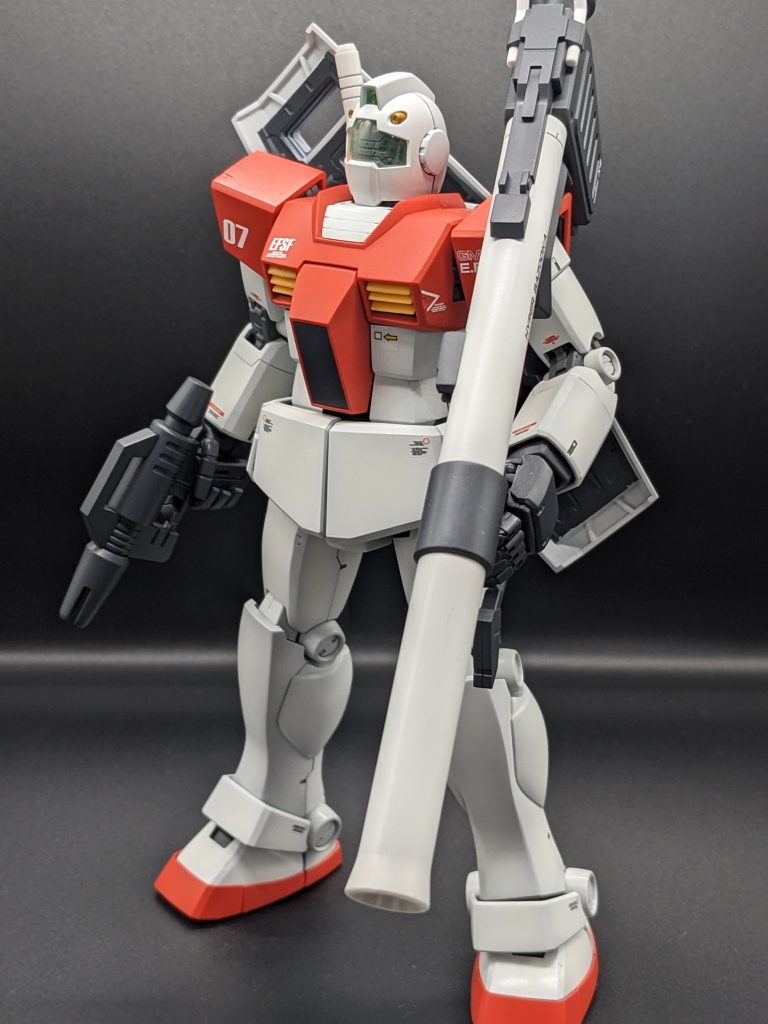 ホワイトはうっすらグラデーションで仕上げてますガイアカラー　ニュートラルグレー2にクレオスグランプリホワイト