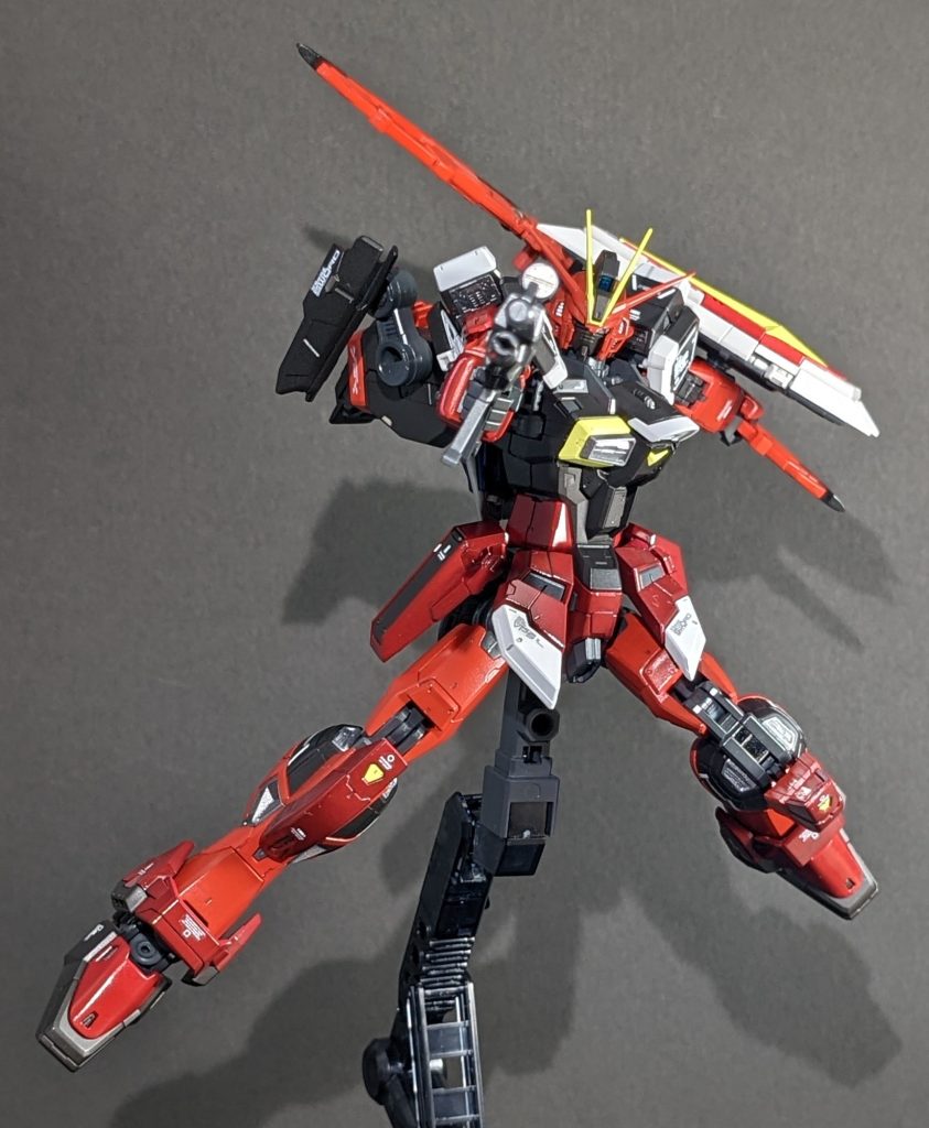 　対艦刀を持たない丸腰状態。　痴話喧嘩(？)しながらとはいえ、新型のギャン相手にフラッシュエッジと銃器のみで対抗した姿にパイロットの意地を感じます。