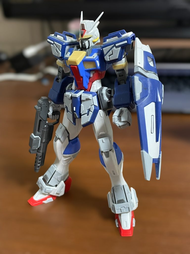 ただ、それだけでは面白みが無いので、各所にプラ板を貼りまくって雰囲気をがらっと変えました！！ちまちまやっていたせいで気がついたら3ヶ月もかかってしまいました😅