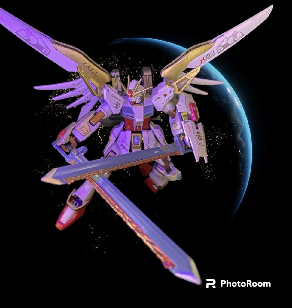 メサイア攻防戦における戦闘では、近接戦特化型のインフィニットジャスティスに遅れを取ったことや、ブルーコスモス残党が光波シールドを装備した機体を投入していたことから、背部兵装はソードインパルスと同様にMMI-710 エクスカリバーレーザー対艦刀を二振り懸架する。