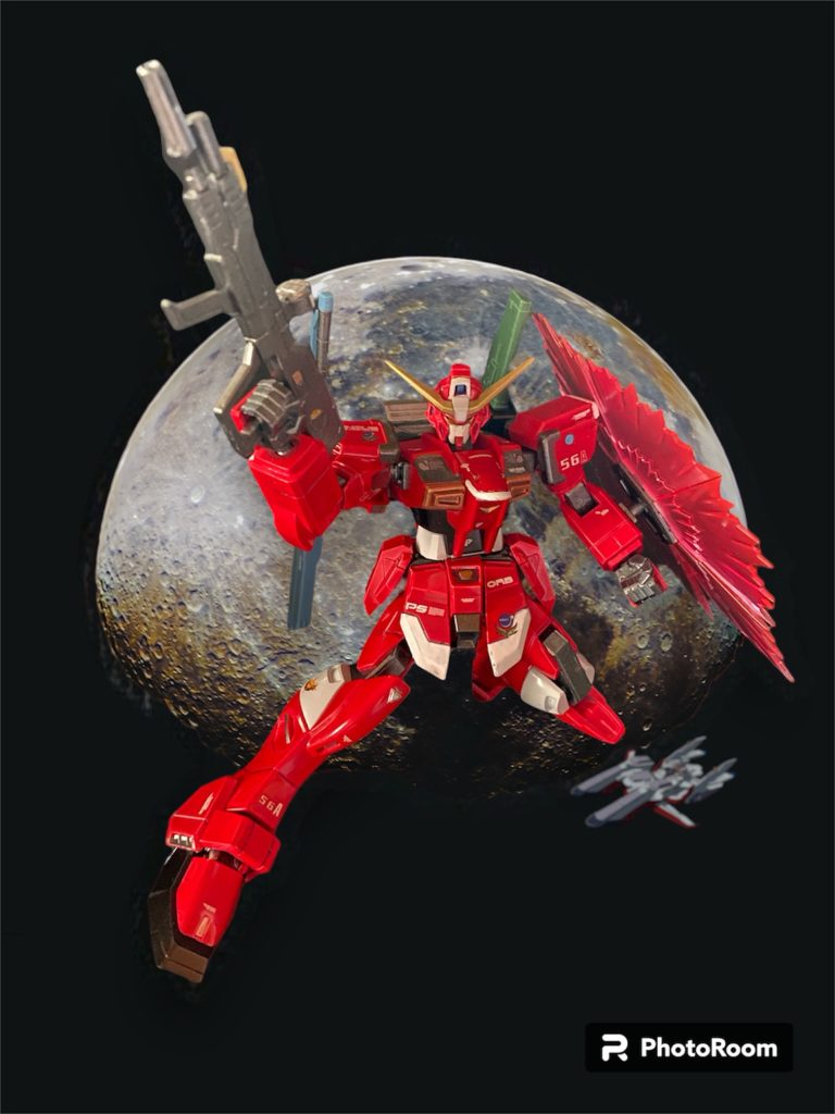 オリジナル機と同様VPS装甲を有し、起動時の装甲色は、その名のとおり300系フレーム機体であったイージスガンダムを彷彿とさせるものに調整されている。再設計に伴い、バッテリーは新型・大容量のものに換装された。