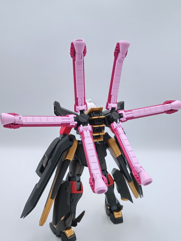 背部から。クロスボーンガンダムのスラスターを2機分、ヴェスバー取付部分にクロスボーンガンダムのサイドアーマーを介して付けています。