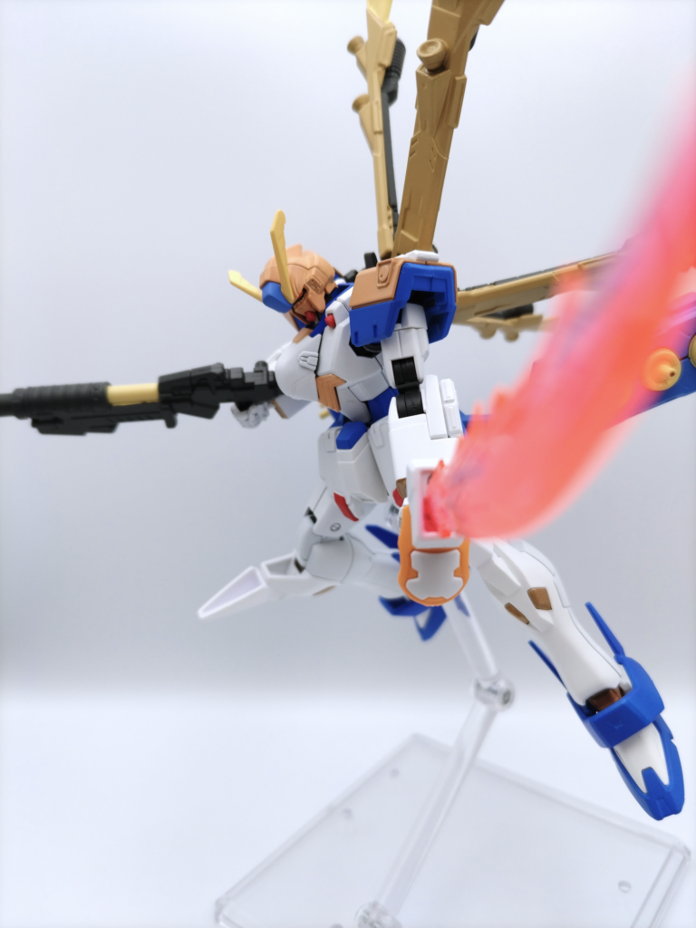 ビーム・ザンバーで攻撃。RGからそのまま引っ張ってきましたが、エフェクトが無茶苦茶格好いいです。