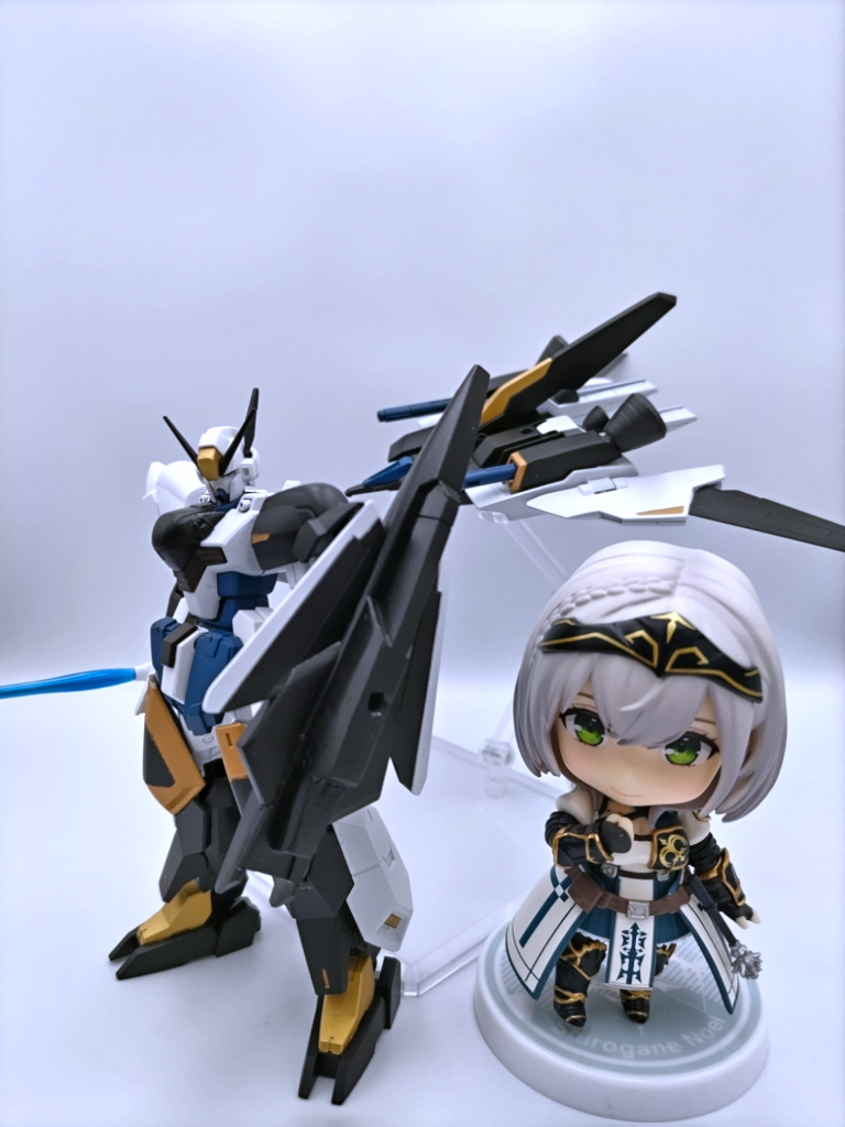 ねんどろいどの白銀ノエルと一緒に。BWSに装備しているシールドは手に持たせられます。また、ファトゥムのようにBWS単体でも機能する…と思います。