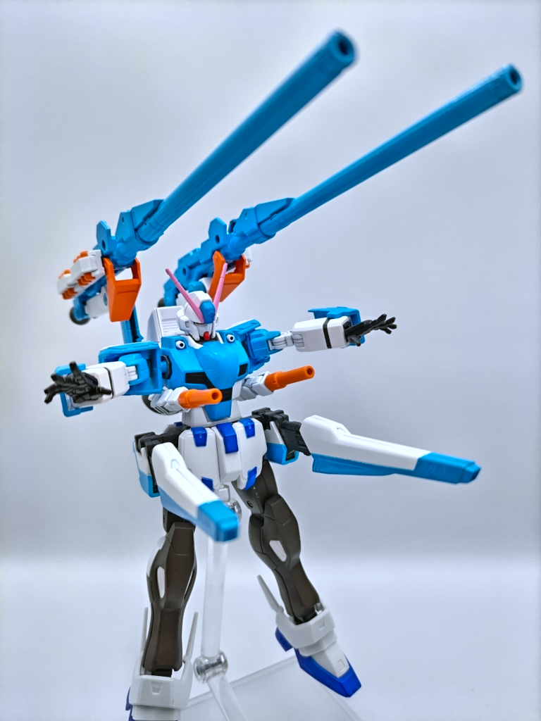 フルバースト!背部のキャノン砲、ビームガン、腰部ヴェスバーの圧倒的火力で殲滅しつつ、相手のビーム攻撃はIフィールドハンドで無効化できる。相手のIフィールドには一応実弾武器や実体武器があるから有利かも?