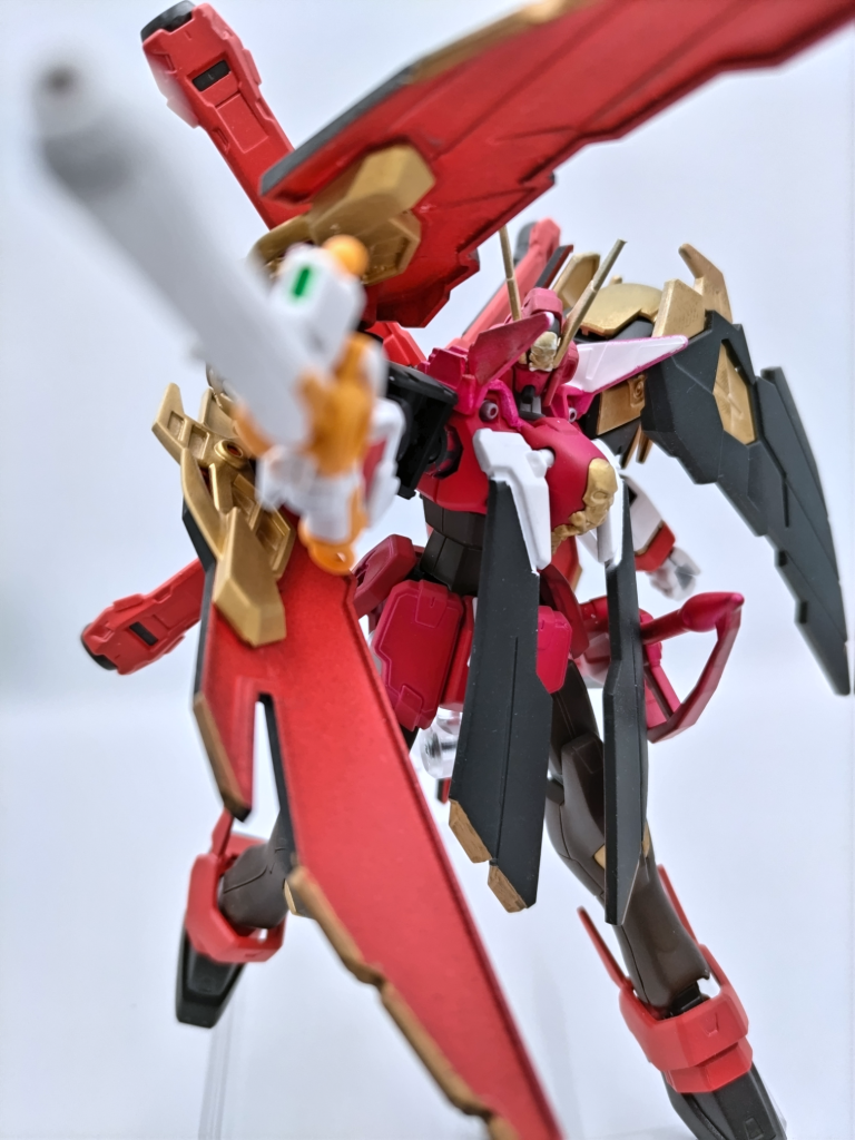 バスターガンで攻撃。船長のオリジナル曲   「マリン出航!!」で船長が所持していた銃にそっくりなので装備させていますw因みに、ツインアイは船長同様オッドアイにしています。が、全然分からないですね。
